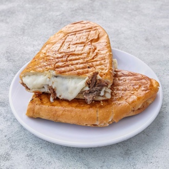 Yarım Ekmek Arası Kavurmalı Kaşarlı Tost görseli