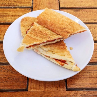 3/4 Ekmek Arası Karışık Tost görseli