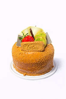 Lotuslu Çilekli Pasta (6 Kişilik) görseli