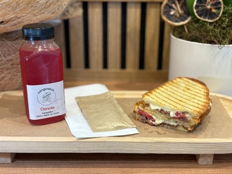 Kavurma Sucuk Kaşarlı Tost görseli