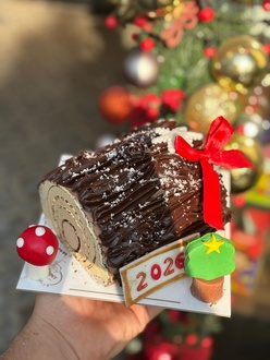 4 Kişilik Çikolatalı Muzlu Yılbaşı Özel Kütük Pasta görseli