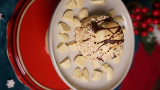 White Chocolate Profiterol Cake görseli