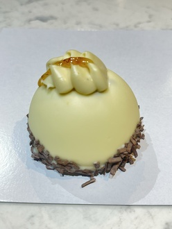 Banana & Almond Dome Cake görseli