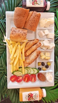 Anne Eli Börekler,patates,dil Ezine Örgü Peynir,yumurta,acuka,tereyağ,bal,zeytin,domates,salatalık görseli