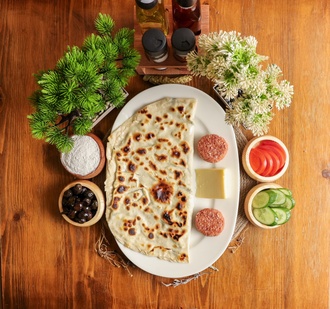 Sucuk Kaşarlı Gözleme (El Açması) görseli