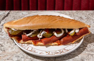 Yarım Ekmek Arası Sosisli Sandviç görseli