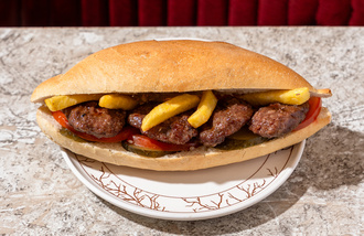Yarım Ekmek Arası Izgara Köfte görseli