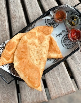 Mantar Köz Biberli Sucuklu Çi Börek görseli