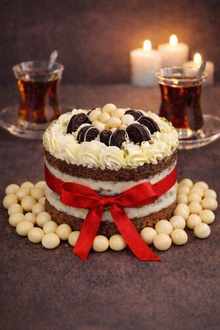 Beyaz Çikolata Kaplı Pikola Fındıklı görseli