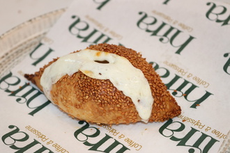 Susamlı Kaşarlı Poğaça görseli