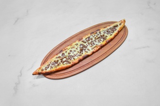 Kavurmalı Kaşarlı Yumurtalı Pide görseli