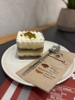 Antep Fıstıklı Tiramisu görseli