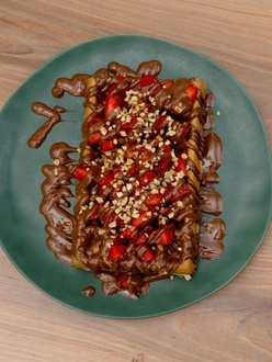 Sütlü Çikolatalı Çilekli Waffle (Büyük Hamur) görseli