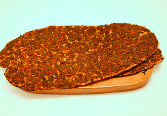 Sarımsaklı Antep Lahmacun görseli