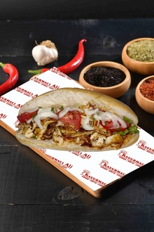 Menü 49 Ekmek Arası Tavuk Döner Ayran + Tatlı görseli