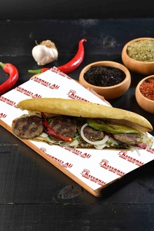 Menü 61 Ekmek Arası Köfte Ayran + Tatlı görseli