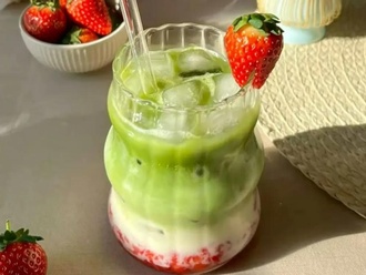 Ice Strawberry Matcha (8 Oz) görseli