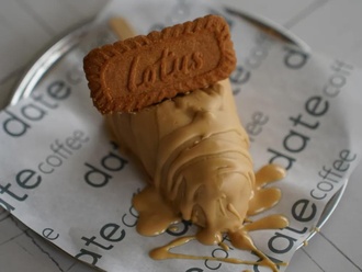 Karamelli̇ Sti̇ck Cheescake görseli