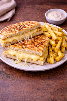 Tereyağlı Bazlama Ekmeğine Kaşarlı Tost görseli
