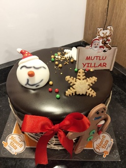 Yılbaşı Özel Parça Çikolatalı 6 Kişilik Pasta görseli