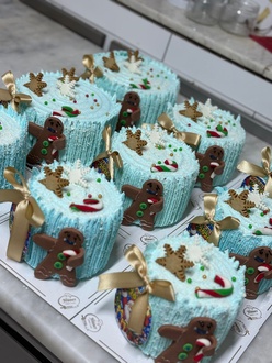 Yılbaşına Özel Parça Çikolatalı 8 Kişilik Pasta görseli