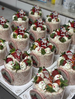 Yılbaşına Özel Karışık Meyveli 8 Kişilik Pasta görseli