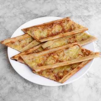 Kaşarlı Domatesli Biberli Pide görseli