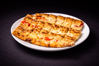 Kaşarlı Domatesli Pide görseli