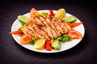 Izgara Tavuklu Salata görseli