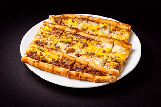 Kuşbaşılı Yumurtalı Pide görseli