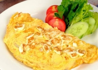 Sosisli Küp Patatesli Kaşarlı Omlet görseli