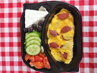Sucuklu Omlet Kahvaltı Tabağı görseli