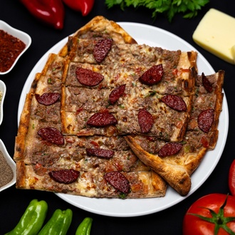 Karışık Sucuklu Pide görseli