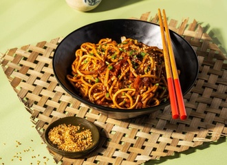 Sebzeli Noodle görseli