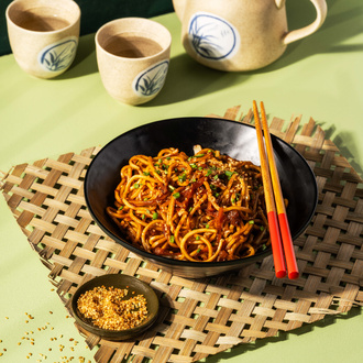 Sebzeli Noodle görseli