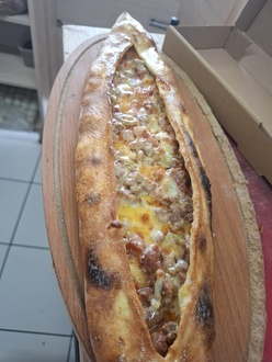 Kuşbaşılı Kaşarlı Pide görseli