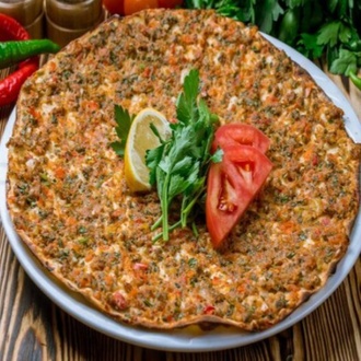 Sarımsaklı Lahmacun görseli