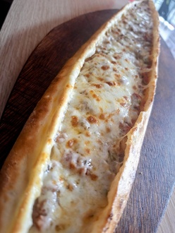 Kıymalı Kaşarlı Pide (Acık) + Coca Cola (330 Ml.) görseli
