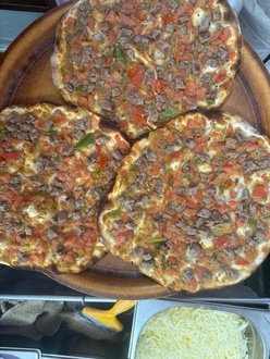 Kuşbaşılı Lahmacun görseli