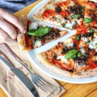 Margherita Funghi Pizza görseli