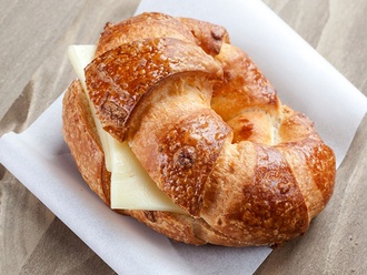 Peynirli Kruvasan görseli