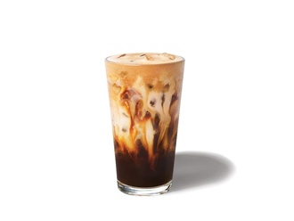 Iced Brown Sugar Oat Shaken Espresso görseli