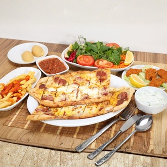 Kaşarlı Sucuklu Pide görseli