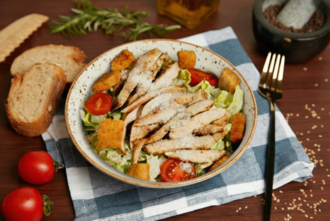 Izgara Tavuklu Sezar Salata görseli