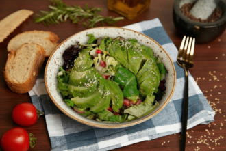 Avokadolu Salata görseli