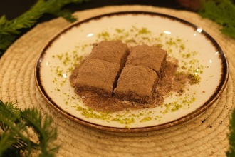 Soğuk Sütlü Çikolatalı Antep Fıstıklı Baklava (1000Gr.) görseli