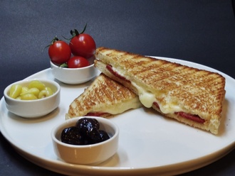 Karışık Tost Ayvalık Ekmeğine görseli