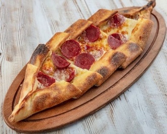 Kaşarlı Sucuklu Pide görseli