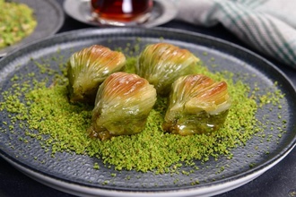 Fıstıklı Midye Baklava (1 Kg) görseli