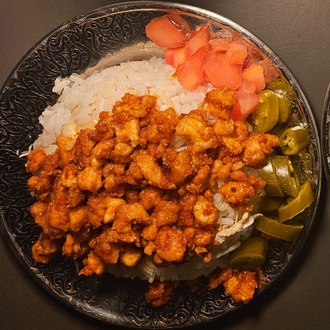 Acı Tavuklu Pilav Buçuk görseli